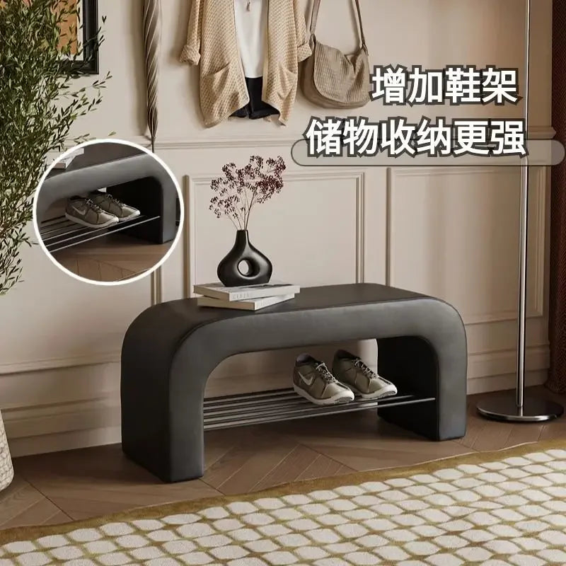 Taburete para Cambiar Zapatos de Cuero Decorbites™: Asiento Estiloso y Funcional para Sala de Estar y Dormitorio.