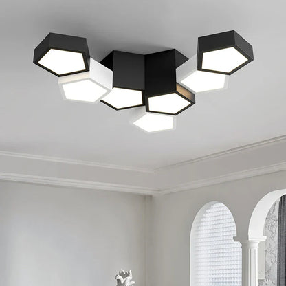 مصابيح السقف الهندسية من DecorBites™: وحدات إضاءة عصرية ومبتكرة لغرفة النوم الرئيسية