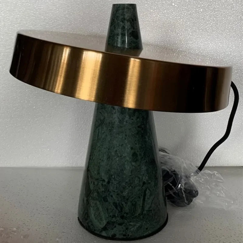 Lámpara de Mesa de Mármol Verde Decorbites™: Iluminación Elegante de Metal Europeo para Sala de Estar Vintage