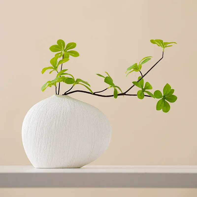 Jarrón de cerámica DecorBites™ con rayas geométricas y guijarros, accesorio para arreglos florales