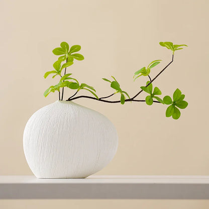 Jarrón de cerámica DecorBites™ con rayas geométricas y guijarros, accesorio para arreglos florales