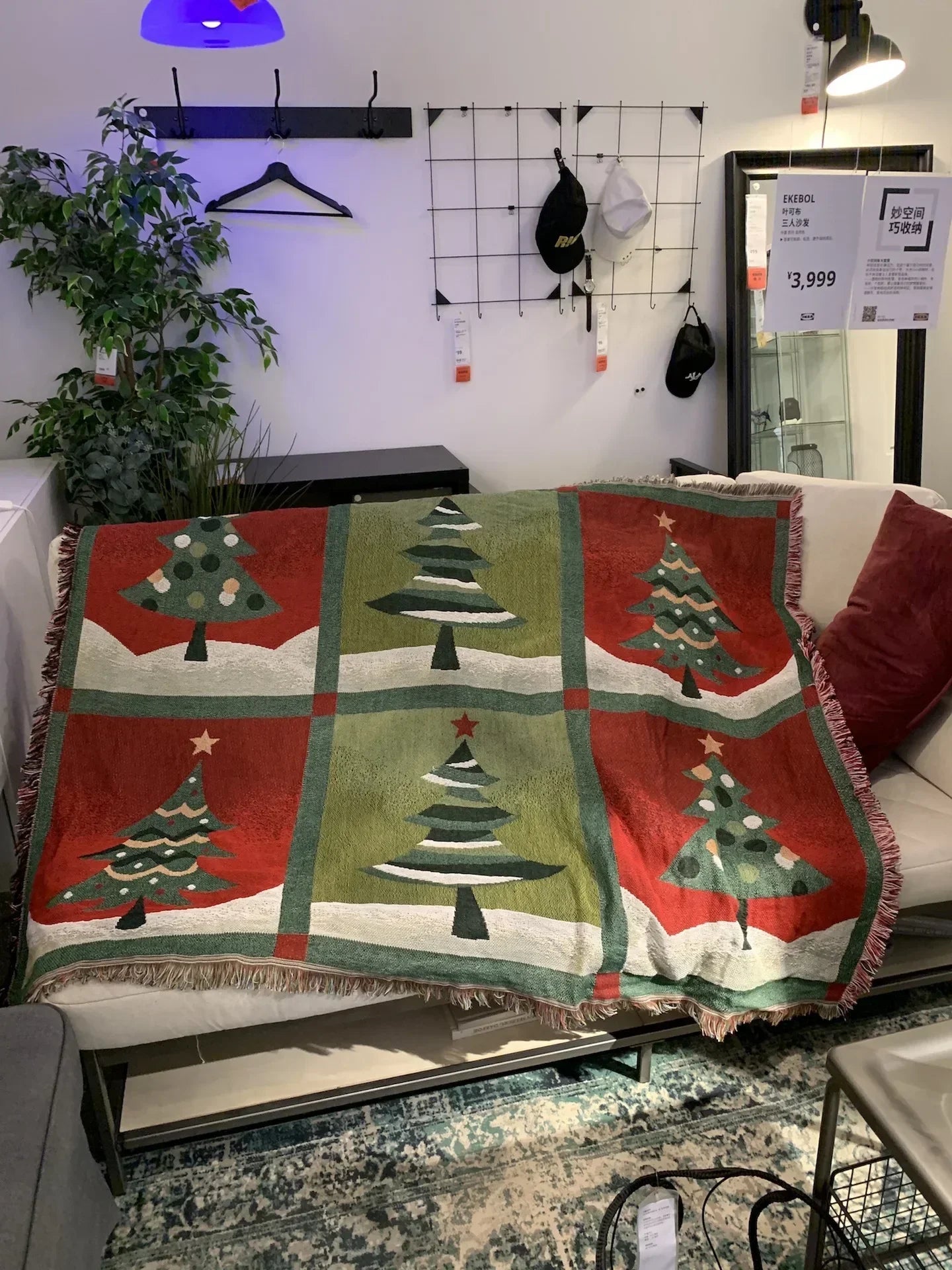 DecorBites™ Christmas Throw Blanket - Festive Living Room Decor & Sofa Towel