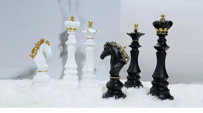 SAAKAR Resin Chess Figurines Set