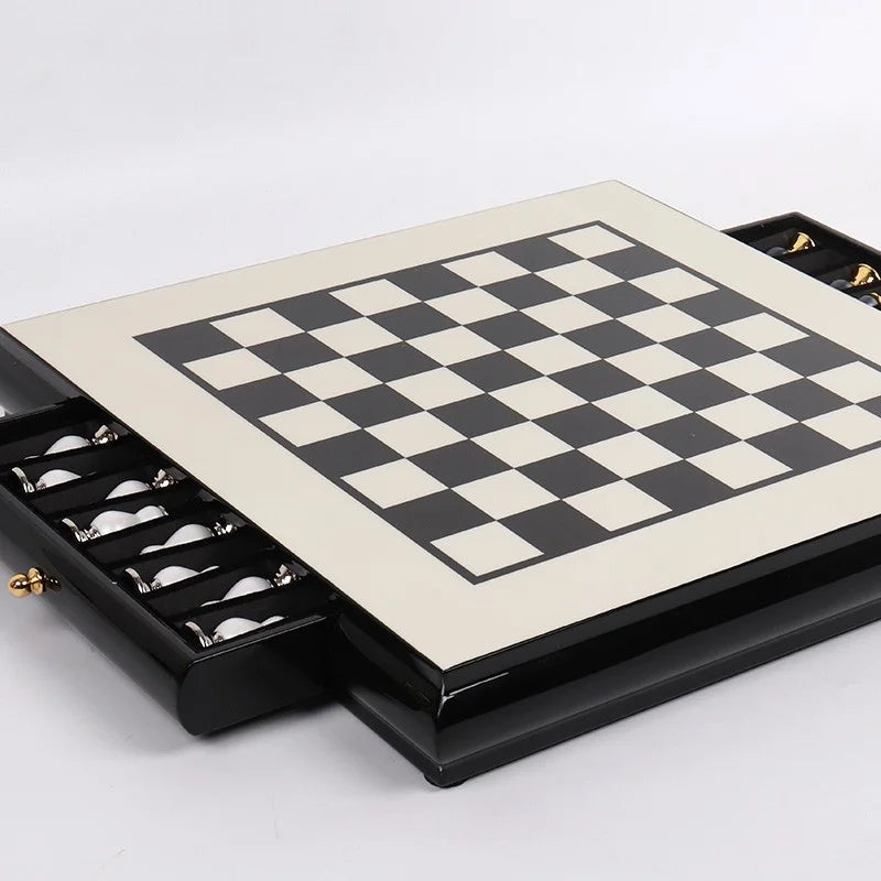 DecorBites™ Handmade Wooden Chess Set with Zinc Alloy King & Queen - Plaid Design