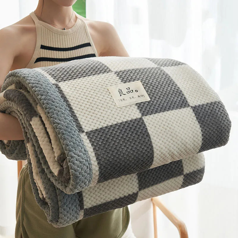 Manta de felpa de coral rayada japonesa Decorbites™: Cubierta cálida para sofá, chal para siestas en la oficina, todas las estaciones