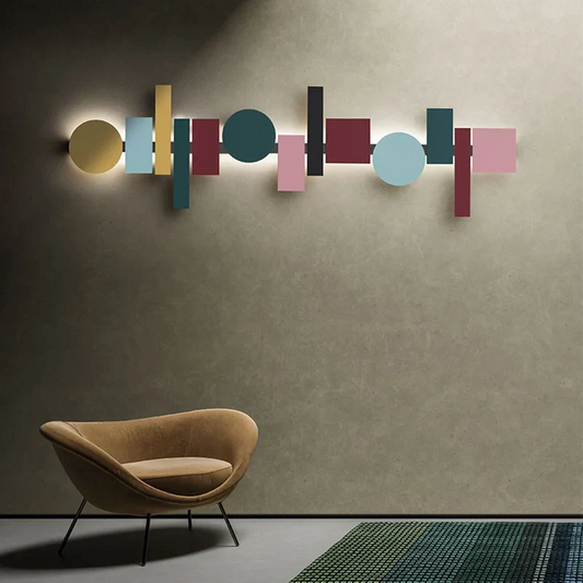 مصباح ديكوربايتس™ الهندسي بتصميم ماكارون مدمج في غرفة المعيشة وإضاءة بجانب السرير