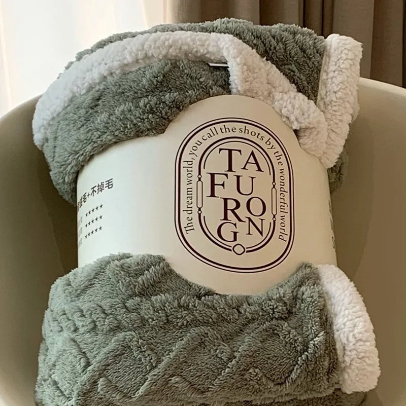 Manta de forro polar coralino con jacquard acogedor DecorBites™