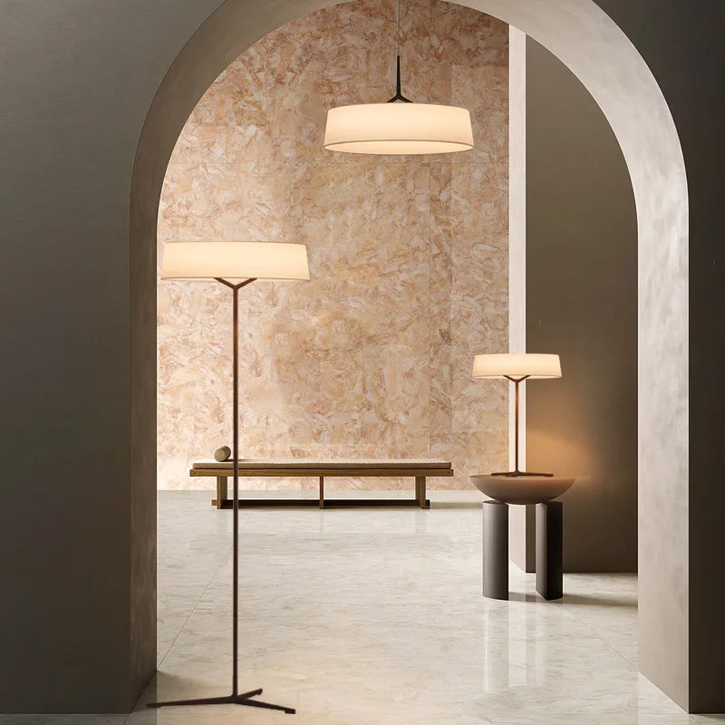 Lámpara de pie DecorBites™ de diseño italiano, hecha de tela, ideal para restaurantes, salas de estar y dormitorios.