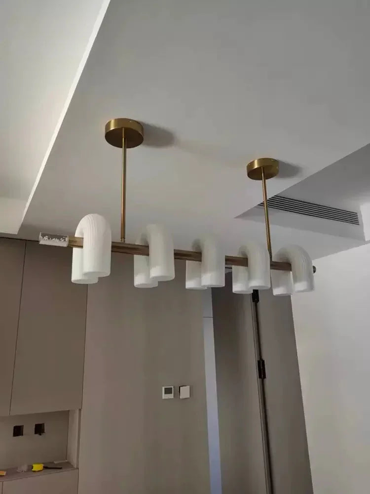 ثريات أكريليك بيضاء من ديكوربايتس™ بتصميم آرت ديكو: مصابيح أنيقة لغرفة المعيشة الداخلية