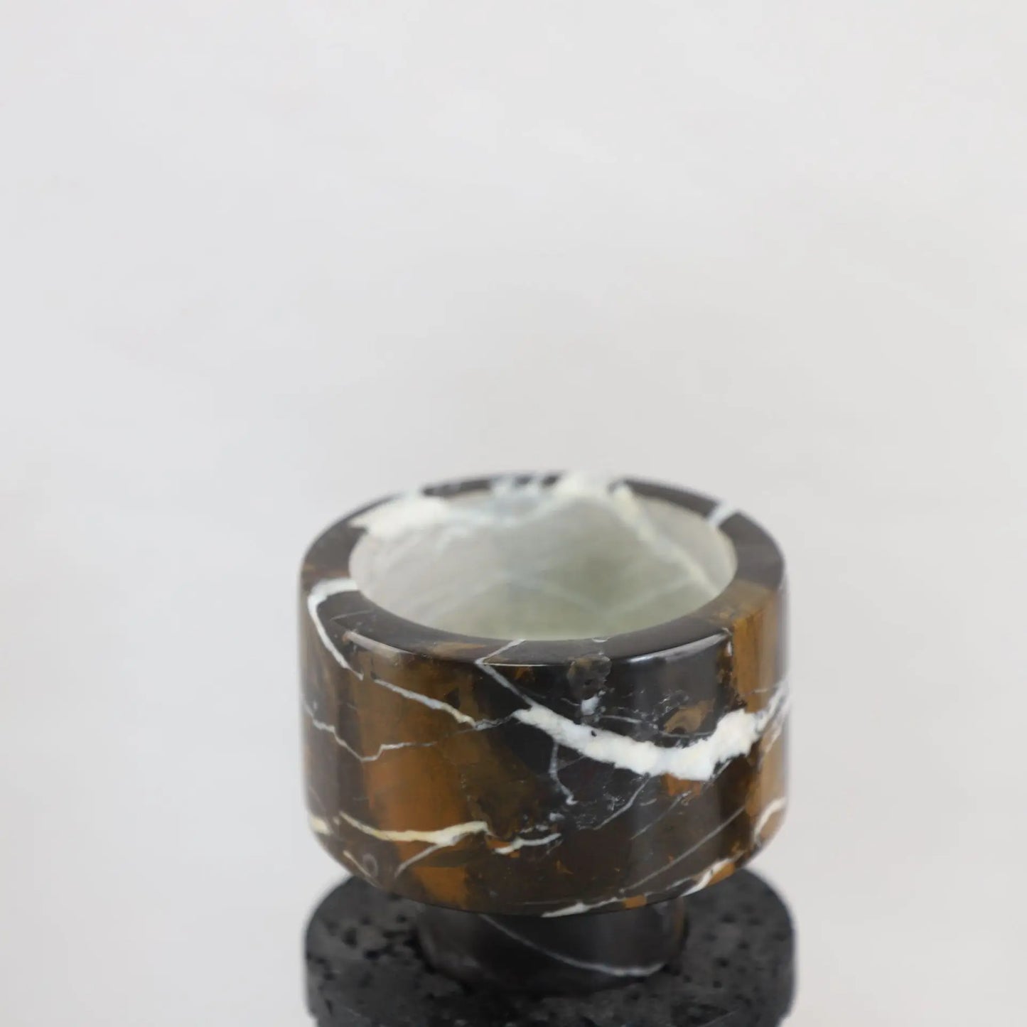 حامل شموع من الرخام الأسود من DecorBites™ لقطع مركزية أنيقة للطاولة