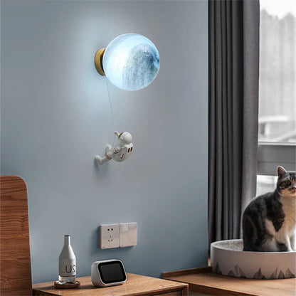 Lámpara de pared DecorBites™ Astronauta Luna: Luz de fondo moderna y minimalista para dormitorio infantil