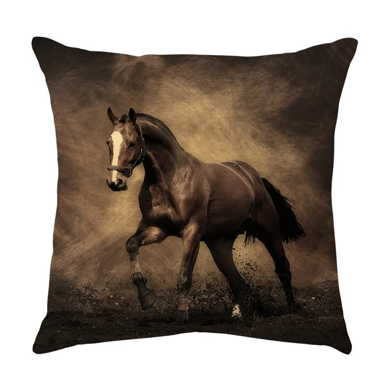 Funda de almohada DecorBites™ con estampado de caballo al galope: Funda de cojín de lino con estampado de caballo salvaje para decoración del hogar.