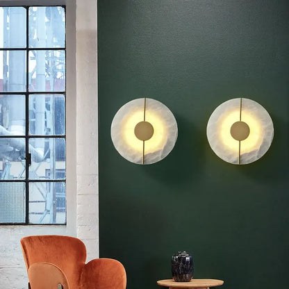 مصباح حائط نحاسي Lumind من DecorBites™: إضاءة عالية الجودة بجانب السرير في غرفة النوم