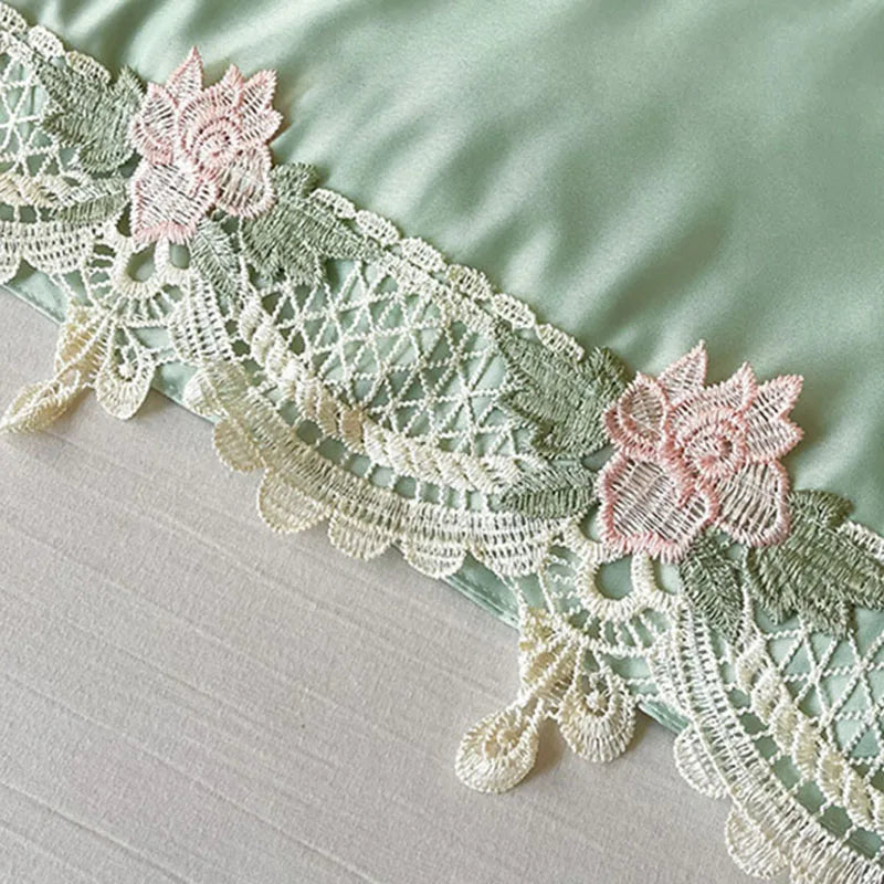 Flores Bordadas con Borde de Encaje Decorbites™ - Manta Fresca para Cama Lavable a Máquina, Edredón de Verano