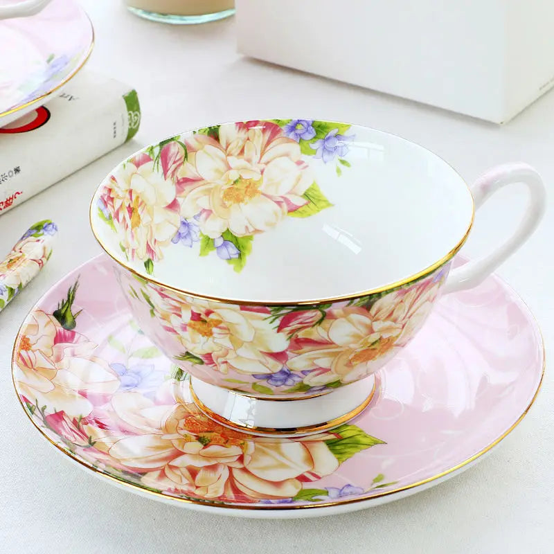Juego de té de cerámica DecorBites™ con cuchara: elegante conjunto de taza, platillo y jarra.