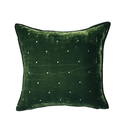 غطاء وسادة مخملي مطرز بنمر فروي من DecorBites™ مقاس 40×55 سم: ديكور منزلي فاخر بسحر كلاسيكي