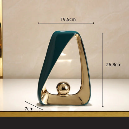 Escultura de esqueleto con triángulos geométricos y bola dorada DecorBites™: Figura decorativa abstracta para el hogar