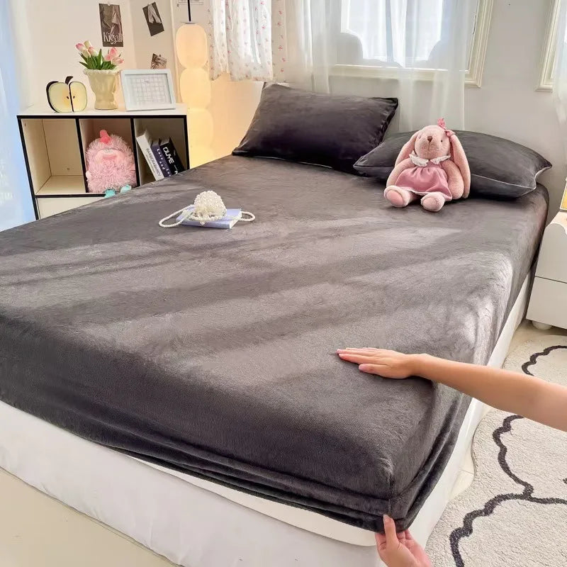 Sábana ajustable DecorBites™ Cozy Milk Velvet para sobrecolchón de otoño e invierno