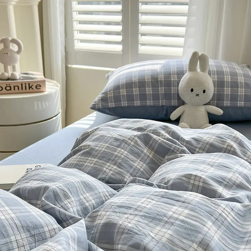 DecorBites™ Luxurious 2024 Grid Lattice Bedding Set