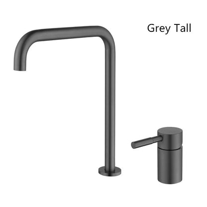 صنبور حوض الحمام الأسود DecorBites™: صنبور حوض حمام ذو فتحتين باللون الذهبي المصقول مع فوهة دوارة