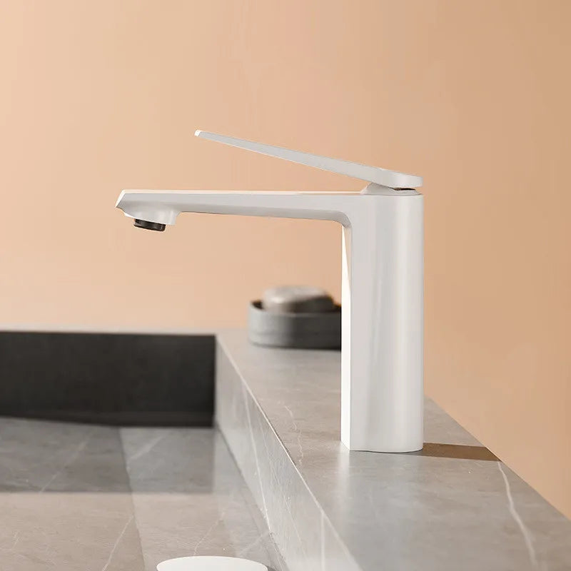Grifo de baño gris oro Decorbites™ de una sola manija mezclador para fregadero montado en cubierta