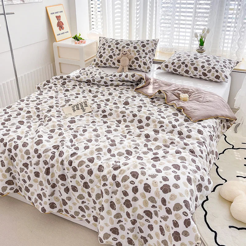 DecorBites™ Double Gauze Rabbit Print Quilt: Soft, Breathable, Washable, Light Comforter