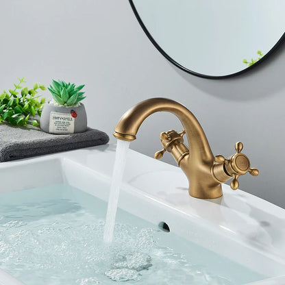 صنبور حوض الحمام DecorBites™ ذو المقبضين المصنوع من النحاس العتيق والمثبت على السطح