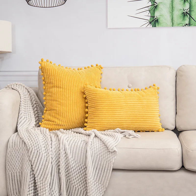 Funda de cojín DecorBites™ color beige a rayas con detalle de pompón, funda de almohada lumbar