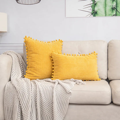 Funda de cojín DecorBites™ color beige a rayas con detalle de pompón, funda de almohada lumbar