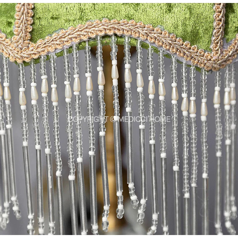 Pantalla de lámpara DecorBites™ de terciopelo verde con borlas para lámpara de mesilla de noche de lujo