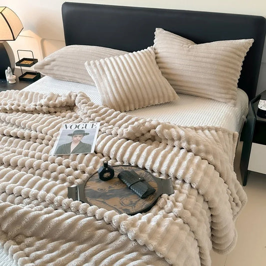 Manta DecorBites™ de forro polar coralino a rayas, color liso, ideal para el invierno. Funda para sofá, tamaños Queen y King.