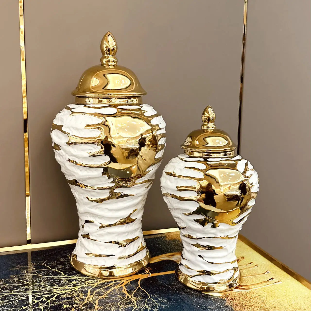 Jarrón de cerámica con grano dorado y blanco Decorbites™: Accesorio de decoración y almacenamiento para el hogar