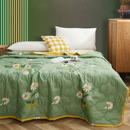 Decobites Daisy Print Quilted Summer Quilt Set in Soft Breathable Fabric