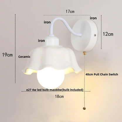 Aplique de pared DecorBites™ de hierro y cristal con luz LED, interruptor de cadena y lámpara de escalera para dormitorio