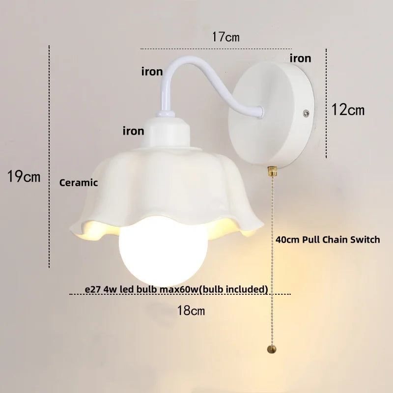 Aplique de pared LED DecorBites™ de hierro y cristal con interruptor de cadena, luz blanca para escaleras