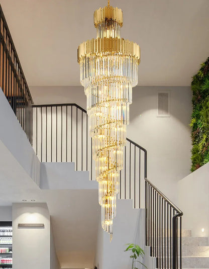 Lámpara de araña de cristal espiral dorada de lujo DecorBites™ para escaleras de varios pisos