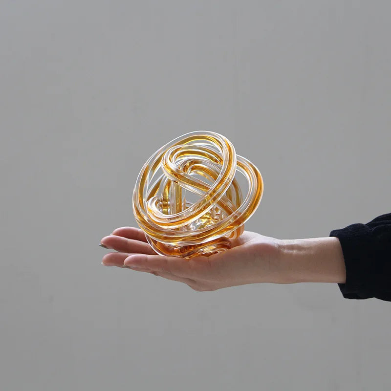 زينة كرة زجاجية ملفوفة هندسية من DecorBites™ - إكسسوار ديكور منزلي مصنوع يدويًا