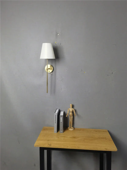 Aplique de pared DecorBites™ con pantalla de tela dorada para iluminación de dormitorio y sala de estar