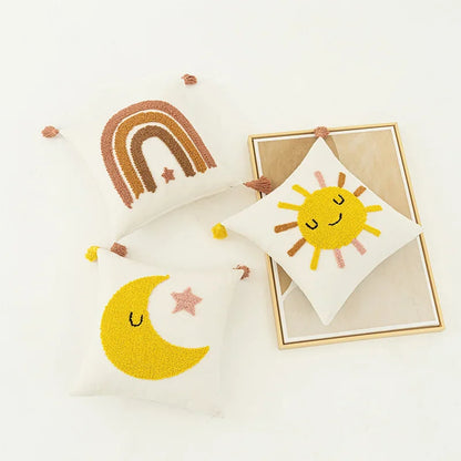 Funda de cojín bordada DecorBites™ Boho amarilla con arcoíris, estrella y luna, 45x45cm con borlas