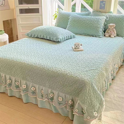 Decobites Velvet Flower Lace Ruffles Quilted Bedding Set with Pillowcases