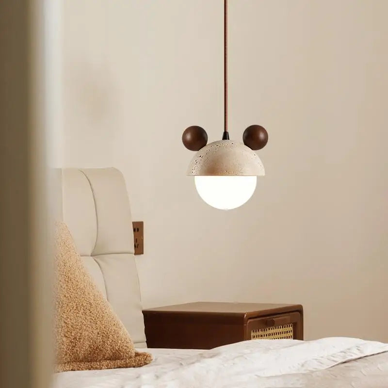 Lámpara colgante LED DecorBites™ de cristal color crema, estilo moderno, de madera y travertino amarillo.