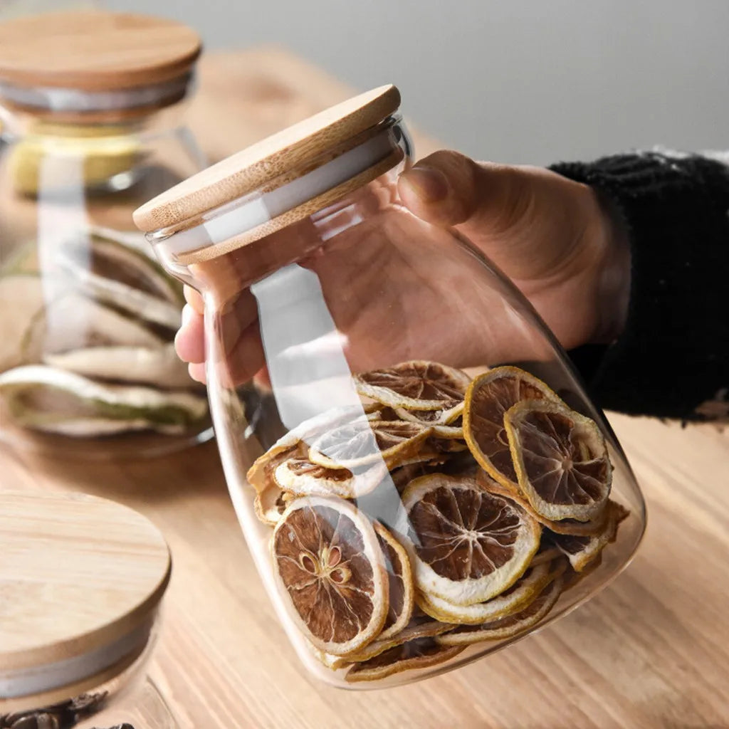 Recipiente hermético de vidrio DecorBites™ con tapa de madera: solución para almacenar alimentos en la cocina.