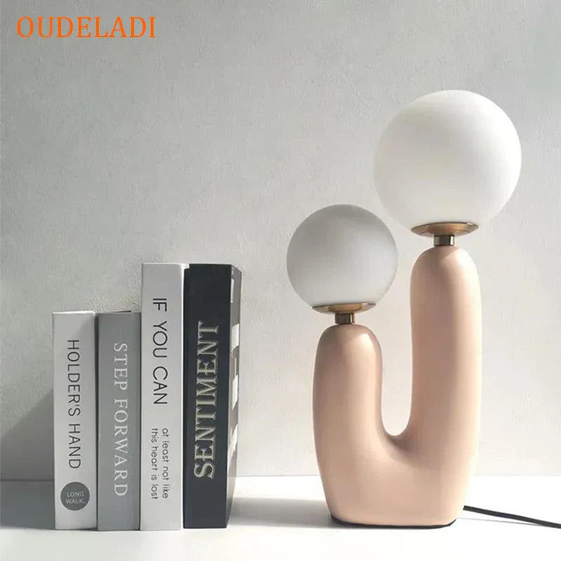 Lámpara de mesa LED DecorBites™ con forma de bola de cristal: Resina verde y rosa, estilo nórdico para la decoración del hogar.