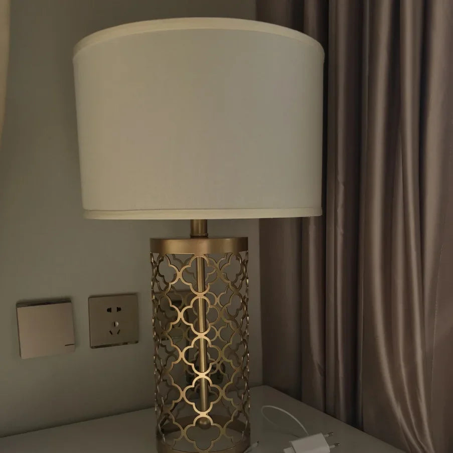 Decorbites™ Goldener Vogelkäfig-Eisentischleuchte: Minimalistisches europäisches Eisenkunst-Gitter-Tischlicht