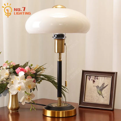 Lámpara de mesa DecorBites™ de cristal color crema con forma de seta para un ambiente romántico con luz cálida