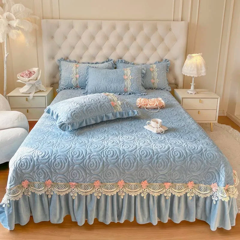 Decobites Velvet Floral Lace Quilted Bedding Set With Pillowcases