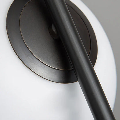 ديكوربايتس™ مصابيح معلقة على شكل حلقة معدنية سوداء مع كرة زجاجية وإضاءة LED