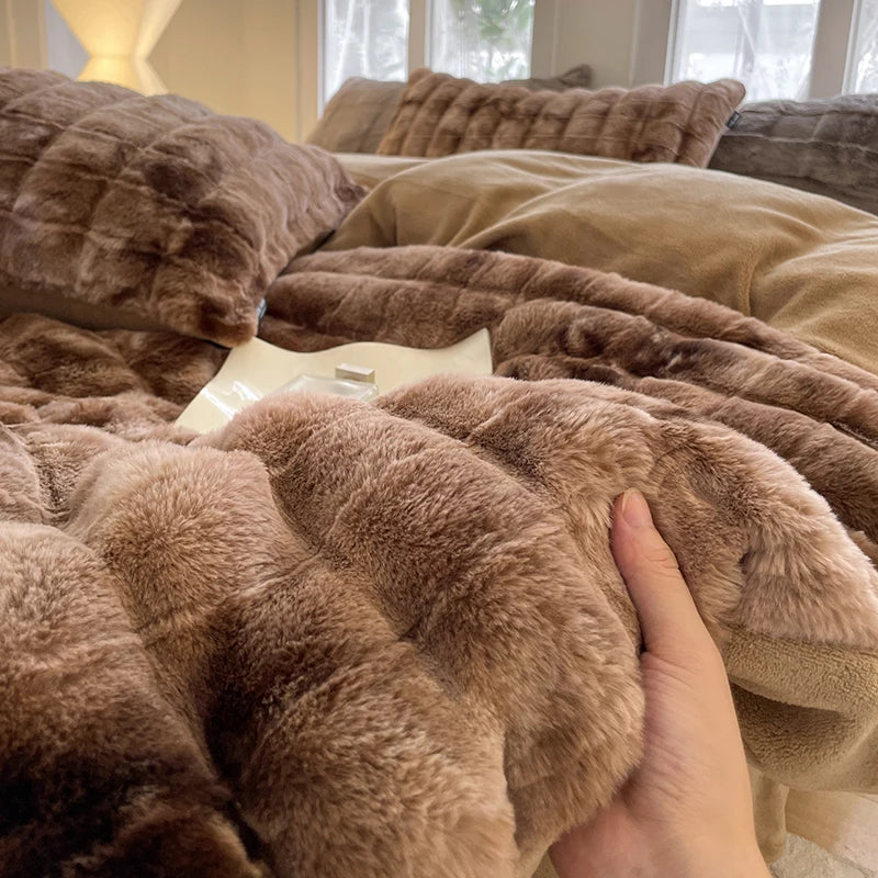 Decobites Velvet Fleece Bedding Set: Duvet Cover, Blanket, Sheet, Pillowcases in Caramel Brown Fur