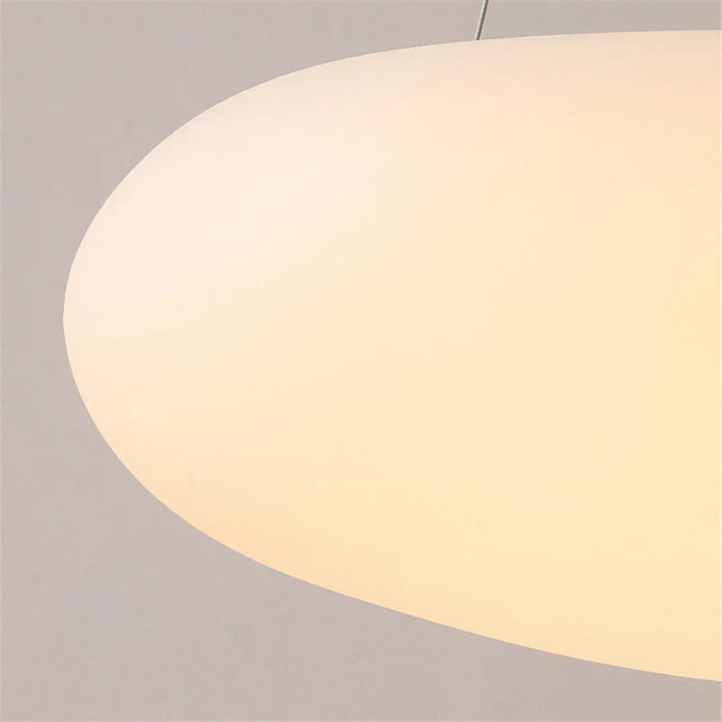 Lámpara colgante LED DecorBites™ Pebble: Elegante candelabro blanco para decoración de salas de estar, dormitorios y restaurantes.