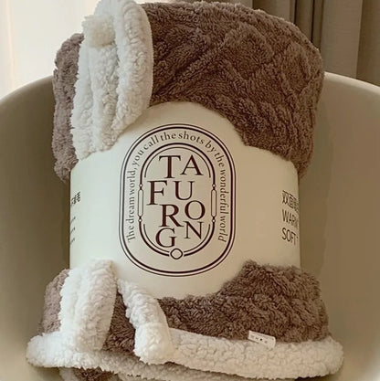 Manta de forro polar coralino con jacquard acogedor DecorBites™